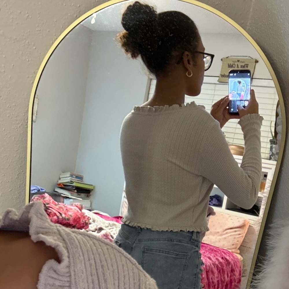 H&M Cream Ruffled Crop Top - Picture 2 of 2